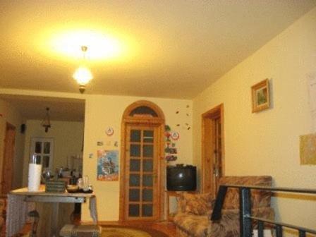 Lary Hostel Suceava Bagian luar foto