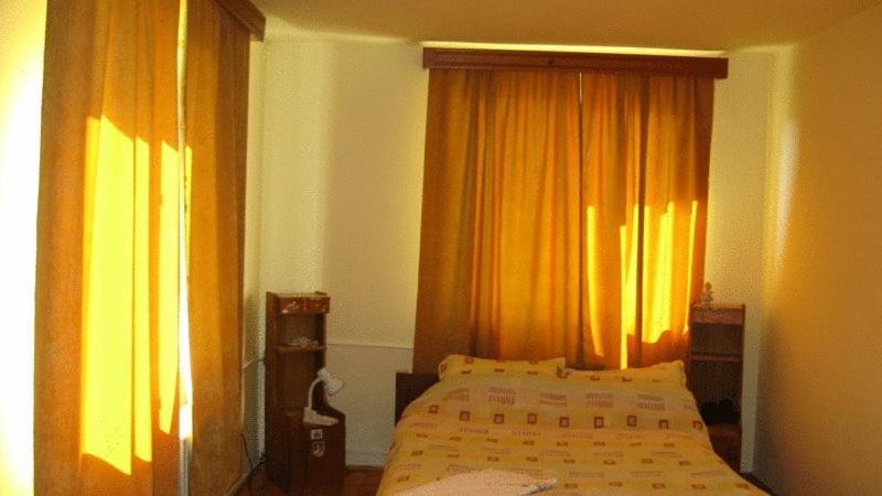 Lary Hostel Suceava Bagian luar foto